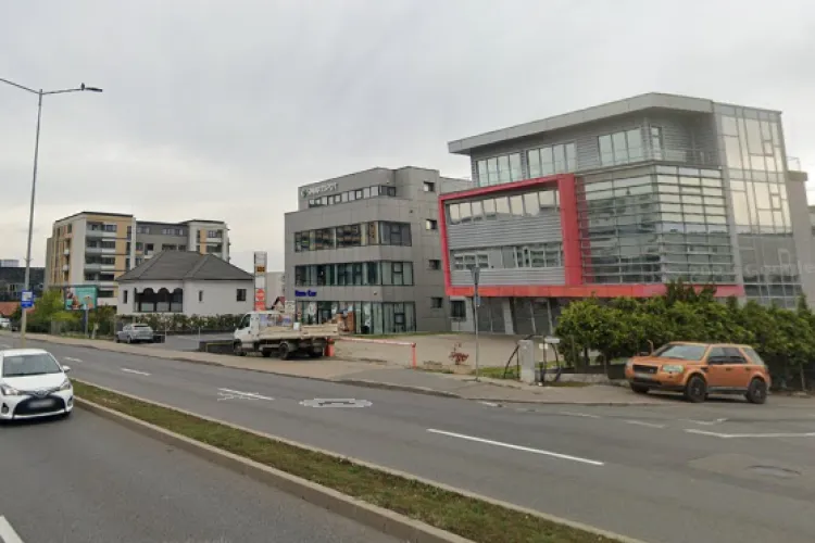 Gașca de cerșetori de pe Calea Turzii a revenit. Multe persoane care apelează la mila publicului se strâng în zonă: ,,Stau pe drum, cerșesc, se ceartă”