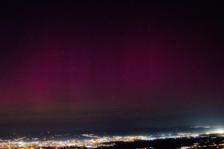 Aurora boreală va lumina cerul tot weekendul în mai multe părţi ale globului! Oamenii pot fi afectaţi în timpul furtunii geomagnetice