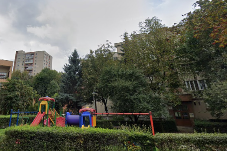 Clujenii cu copii au ajuns să evite parcurile din cauza tinerilor care le frecventează:  ,,Limbaj plin de înjurături, mănâncă semințe sau ascultă manele