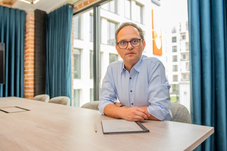 INTERVIU- Cum s-a prăbușit strada Uliului, așa se va prăbuși PR-ul lui Boc!/Centura metropolitană-eșec total,  proiecte majore ZERO!- Viorel Băltărețu