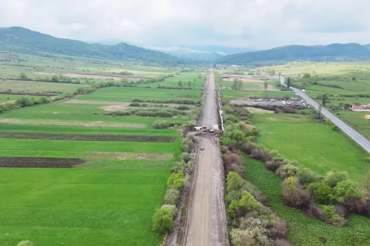 Progres slab înregistrat pe șantierul căii ferate Cluj-Oradea, la mai bine de trei luni de la demararea lucrărilor: „Slab, deși traficul e închis”- VIDEO