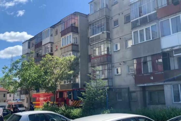 Incendiu într-un apartament din Cluj-Napoca! Șapte locatari s-au autoevacuat/Un bărbat a fost preluat de echipajul SAJ - VIDEO