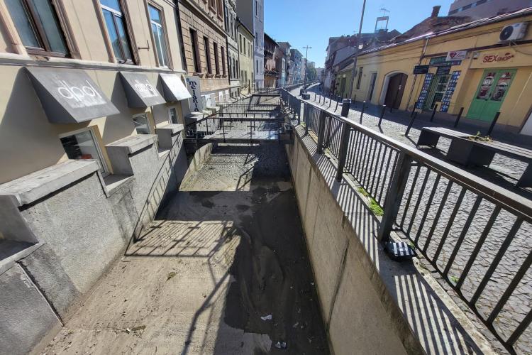 Imagini dezolante cu Canalul Morii rămas fără apă în centrul Clujului. Cum explică Primăria situația - FOTO