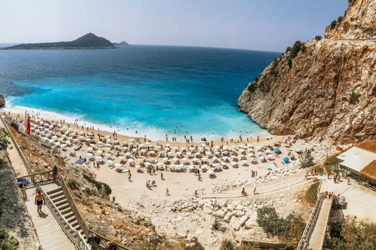 Prețurile au explodat într-o destinație turistică îndrăgită de români! Câți bani a scos o femeie din buzunare pentru o simplă masă 