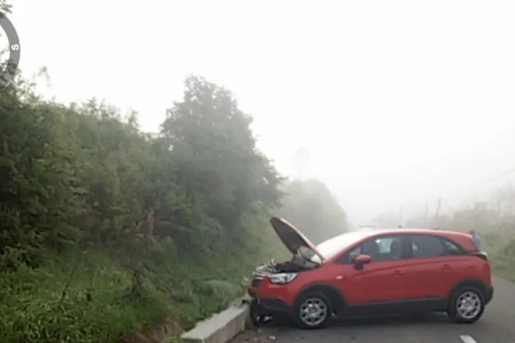 Cluj: Accident între Bobâlna și Răzbuneni! Un șofer a intrat cu mașina într-un cap de pod