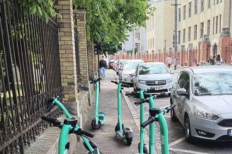A reapărut moda trotinetelor lăsate pe trotuare, la Cluj: „Poftim, cultură/Nesimțirea este tot mai mare” - FOTO