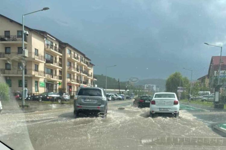 Inundații în Florești! Canalizarea a refulat după ploaie: „Grijă pe Eroilor înainte de intersecția cu strada Cetății” - VIDEO