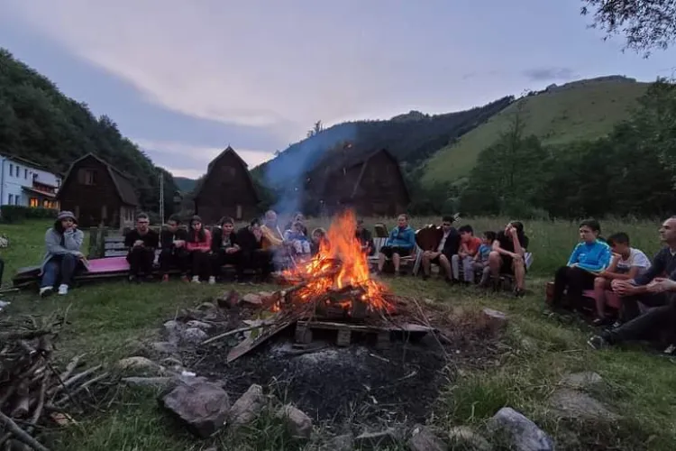 Tabără de sporturi montane pentru elevii cu deficiențe de vedere din Cluj, la Băișoara