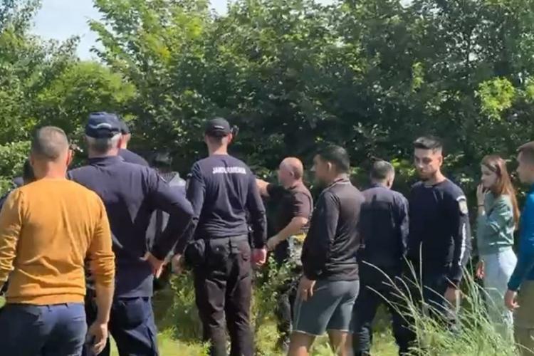 Deznodământ tragic. Raisa, fetiţa de doi ani din Dolj dispărută ieri din fața casei, a fost găsită moartă. Familia a sperat până în ultimul moment