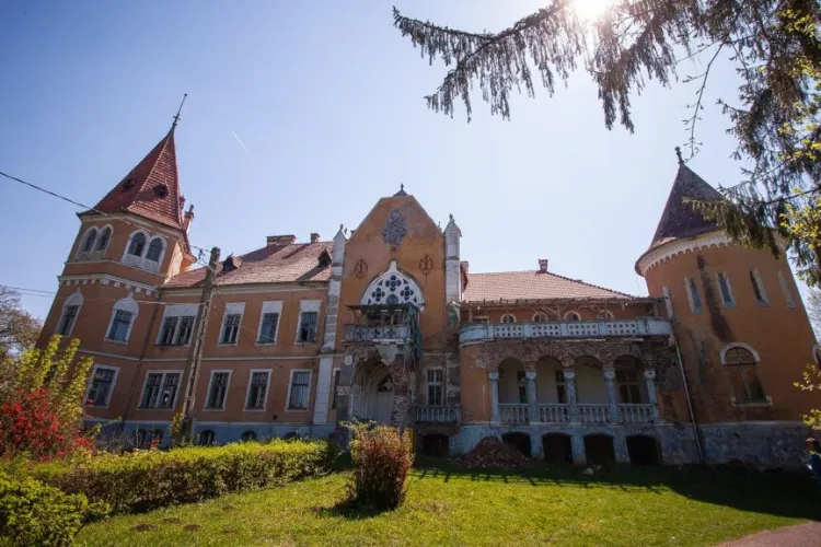 Faimosul castel din Ardeal construit după principiile unui calendar. E considerat o bijuterie a Transilvaniei: are 365 de ferestre și patru turnuri