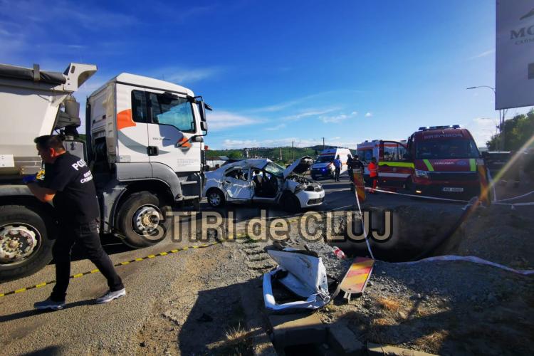Cum s-a produs dramaticul accident din Apahida, în care o basculantă a spulberat un autoturism/Un bărbat a murit, altul grav rănit VIDEO FOTO 