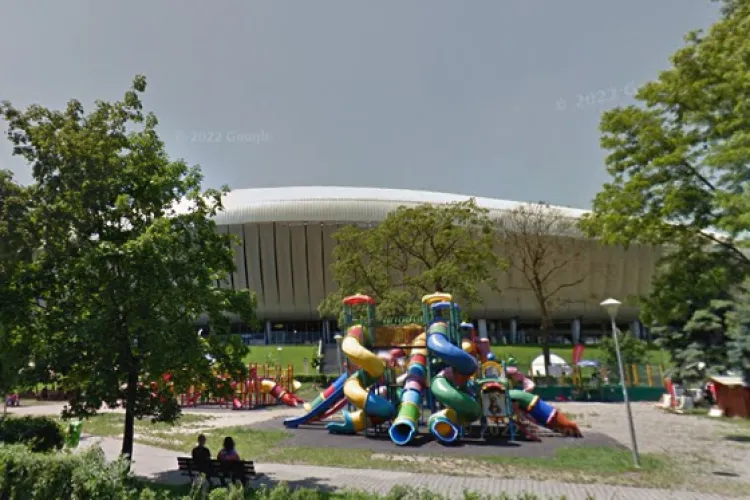 Mămică, jefuită într-un parc din Cluj-Napoca: ,,Se pun strategic pe bănci și filează cărucioare nesupravegheate”