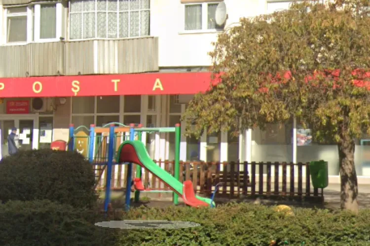 O familie terorizează un loc de joacă din Mărăști de mai bine de două săptămâni:  ,,Ocupă parcul, se iau de copii, cerșesc”