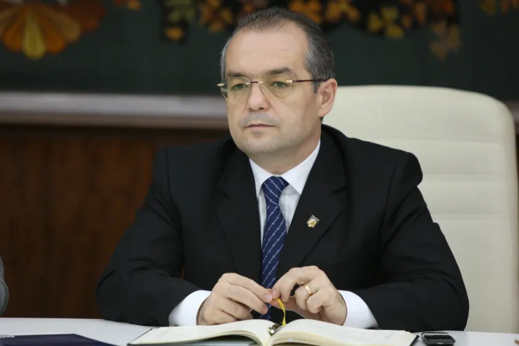 Cu 10 zile înainte de alegeri, Emil Boc propune o idee nouă: campus studențesc metropolitan. Nu spune când, unde și din ce bani se va realiza. Demagogie?