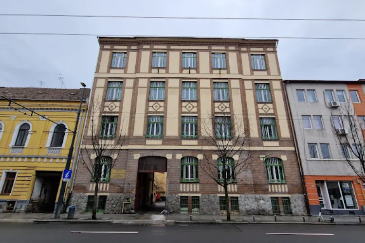 Tavan fals de 4 metri al Clinicii Maxilo-Faciale din Cluj-Napoca, prăbușit! Un pacient a fost mutat. Pompierii intervin la această oră