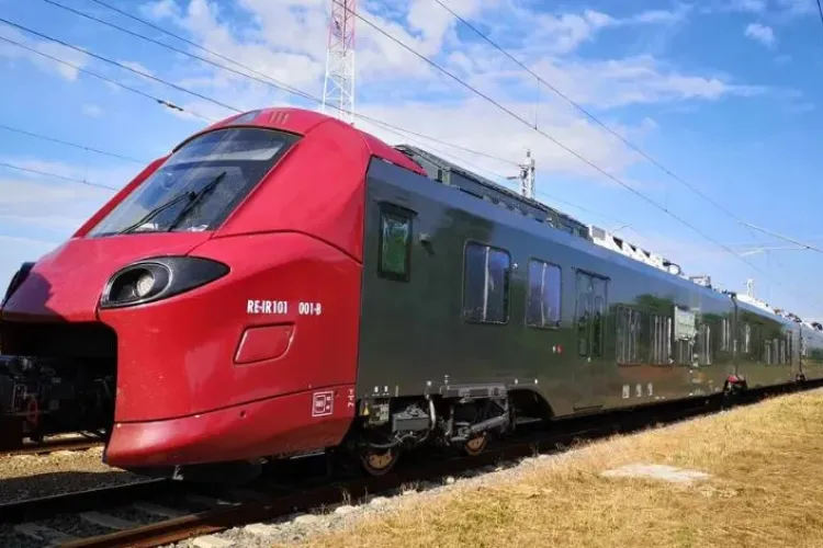 Trenul ULTRAMODERN care va circula pe ruta Cluj - Oradea a ajuns in țară. Merge cu 200 kmh. VIDEO Interior/Exterior