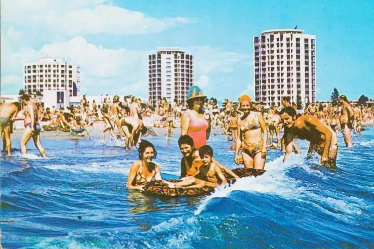 Amintiri din anii de glorie ai litoralului românesc! Carte poștală din anii ’70, cu o zi superbă de pe plaja Venus - FOTO 