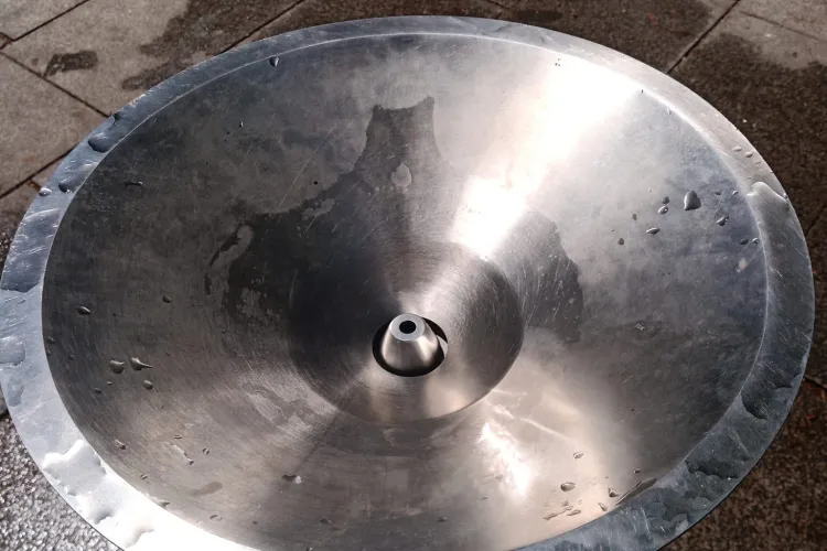 Țâșnitoarele de apă din Cluj, pericol pentru copii: ”Și nici nu țâșnesc deloc/Îmi amintesc de WC-urile din trenuri în care băltește...ceva”-VIDEO