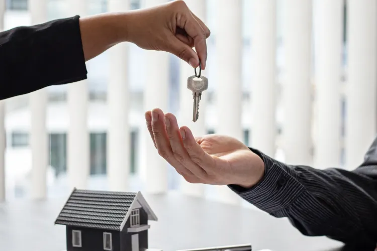 Ce salariu trebuie să câștige un român pentru a cumpăra un apartament cu două camere. Achiziționarea cu banii în mână, aproape imposibilă pentru tineri!