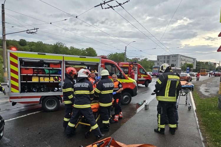 Cum s-a produs accidentul de miercuri dimineața de pe Bulevardul Muncii din Cluj-Napoca. Șoferul ar fi pierdut controlul mașinii