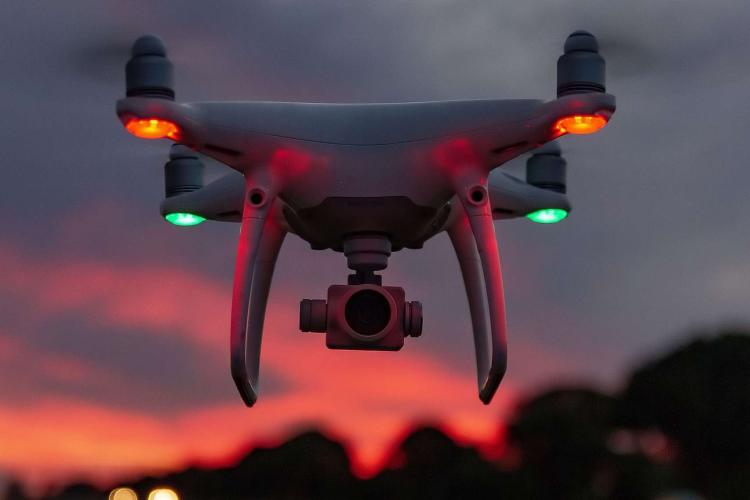 O firmă din Cluj are o dronă imposibil de bruiat. Drona poate fi ”arma secretă” a României în cazul unor conflicte