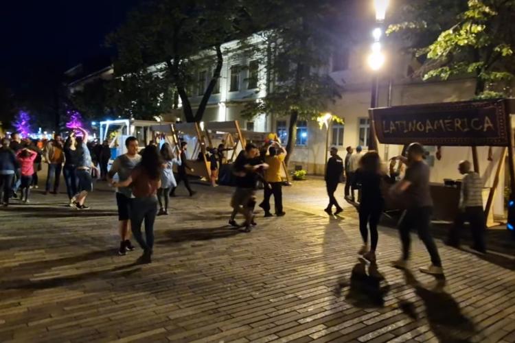 VIDEO. Clujenii au dansat în centrul oraşului de Zilele Clujului: „Fără scenă, aşa ad-hoc”/Minunată atmosferă