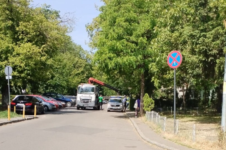 ,,Curățenie de primăvară” pe străzile din Gheorgheni. Șoferii care au parcat neregulamentar s-au trezit fără mașini - FOTO 