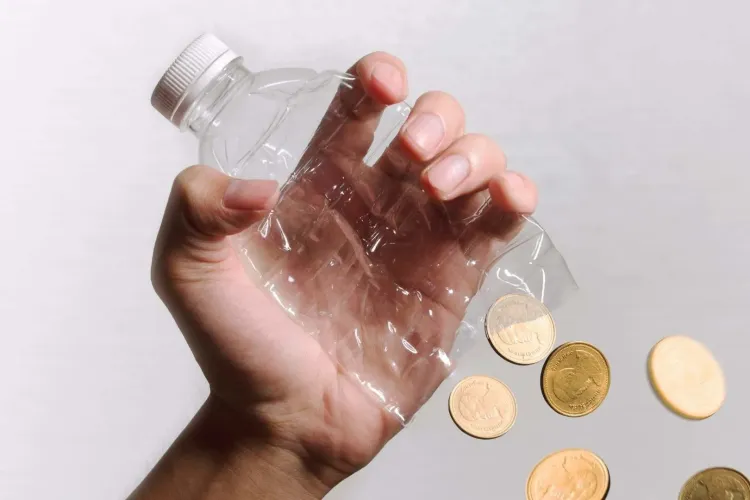 Ce trebuie să faci dacă magazinele refuză să îți returneze garanția de 50 de bani pentru ambalaje. Iată pașii pe care îi poți urma