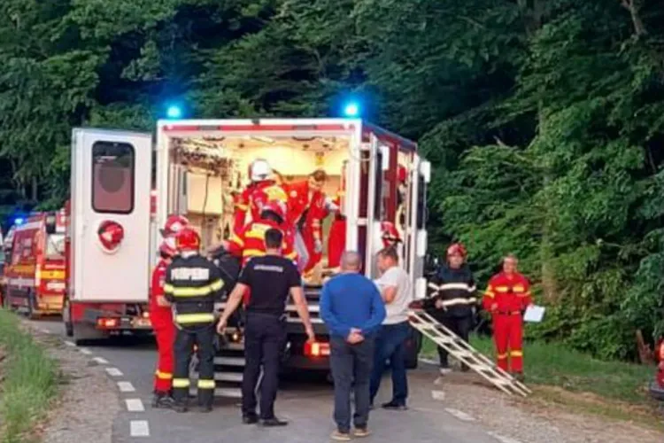 Grav accident de circulație în localitatea Petriș produs de un tânăr de 16 ani care a și murit! Alte 7 persoane rănite-VIDEO