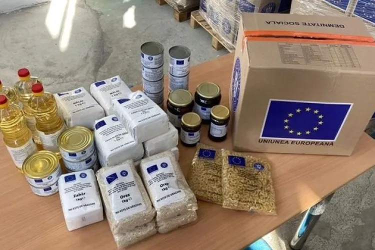 Pachete cu alimente 2024: Ce alimente primesc românii anul acesta? Carnea conservată de porc a fost redusă! 