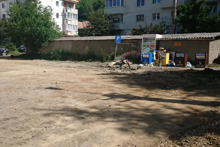 Cluj-Locuitorii din Baciu, bat obrazul primăriei, revoltați de starea deplorabilă a străzilor/ ”Ne rupem mașinile, iar la prima ploaie, apa va fi în curți”