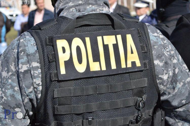 Traficant de substanțe interzise, prins în flagrant în Cluj-Napoca! Polițiștii au găsit trei feluri de ,,marfă” în apartamentul bărbatului - FOTO și VIDEO 