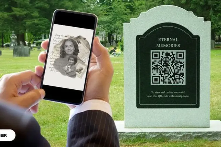 Doi studenți au inventat înmormântarea cu coduri QR! Pui codul QR pe crucea mormântului și vezi imagini cu mortul.Te-ai fi gândit?