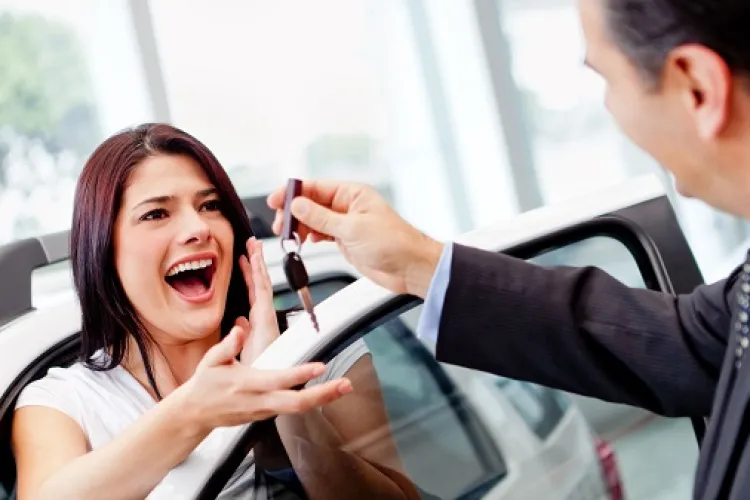 Vrei să vinzi sau să cumperi o mașină? Iată tot ce trebuie să știi: unde închei contractul și ce acte ai nevoie!