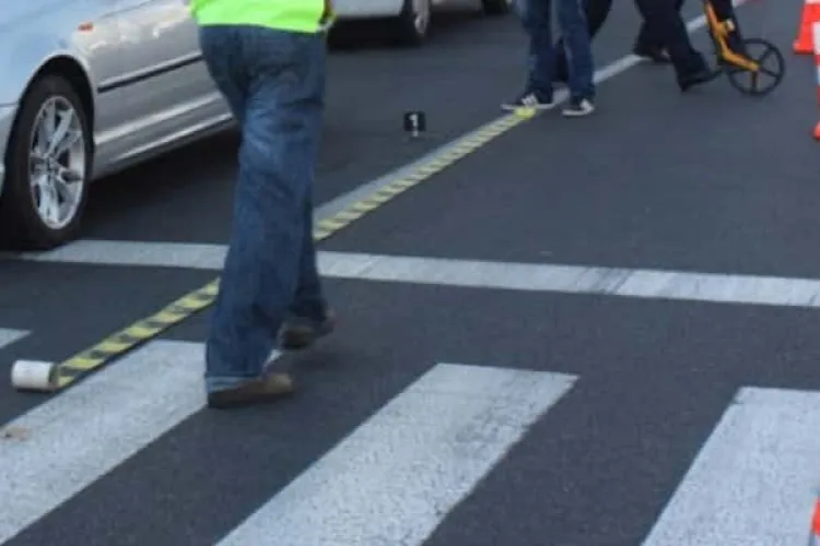O femeie de 60 de ani a fost lovită de un TIR în Cășeiu, Cluj! A fost transportată de urgență la spital