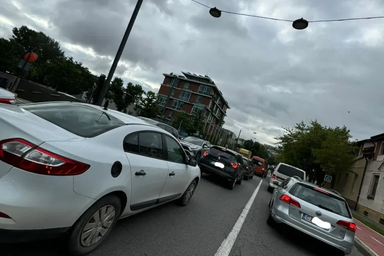 Trafic de coșmar astăzi în Cluj, după închiderea străzii Aleea Stadionului: ”Mulțumim, ne-ați făcut dimineața mai lungă!”- FOTO 