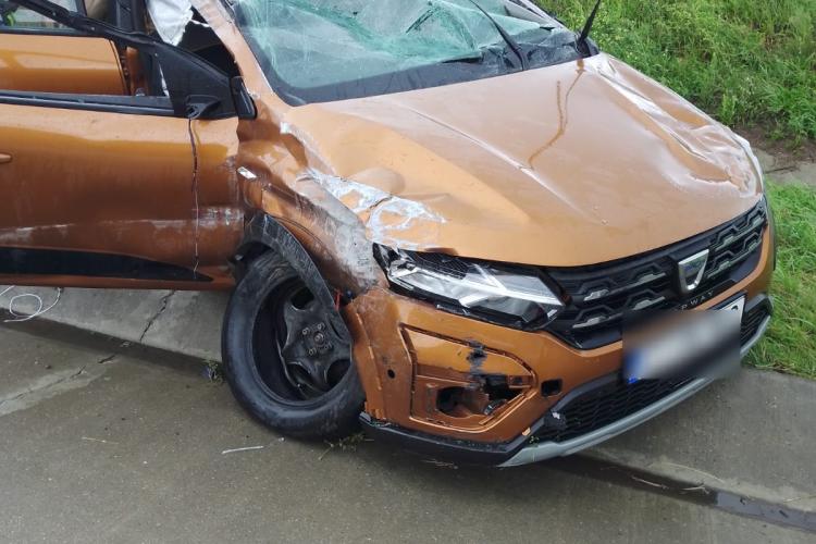Cluj- ACCIDENT pe Autostrada A3. O mașină s-a răsturnat și două persoane au fost rănite/Elicoperul SMURD a aterizat la fața locului-FOTO
