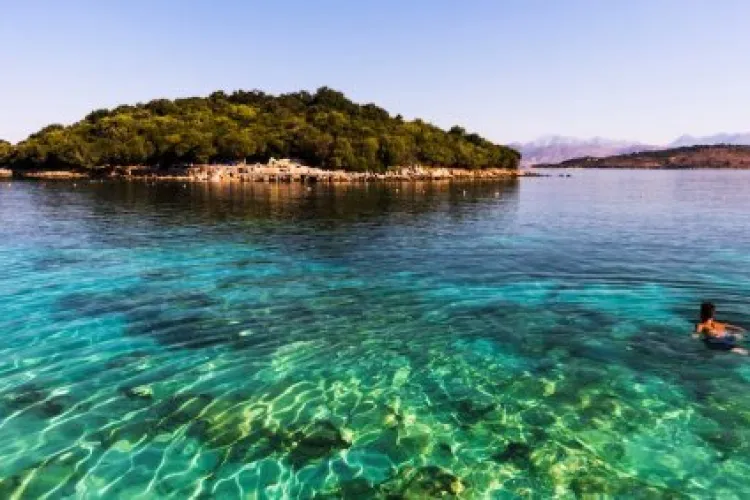 Destinația de vacanță pe care tot mai mulți români o aleg! Are plaje frumoase ca în Grecia, iar prețurile sunt extrem de accesibile! - FOTO