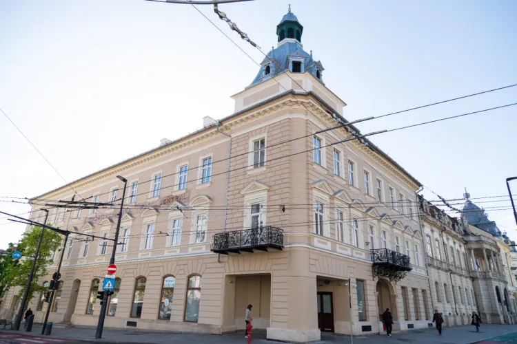 Reabilitarea fostului Hotel Melody, finalizată! Cum arată clădirea după investițiile maghiare/Primăria Cluj n-a vrut să cumpere bijuteria arhitecturală