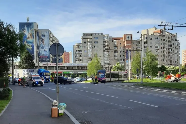Un biciclist a fost lovit de un jeep la Cluj. Martor: „A fost lovit din spate” - FOTO