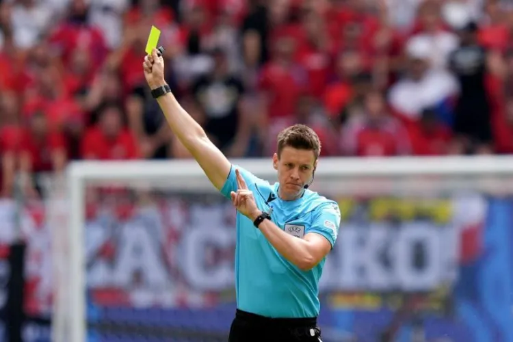 S-a decis! Cine va arbitra meciul decisiv pentru calificarea la Euro 2024 a României