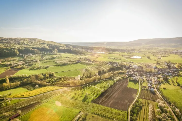 Comuna sălbatică din Transilvania, unde casele au ajuns să coste sute de mii de euro! Regele Charles este îndrăgostit de acest loc 