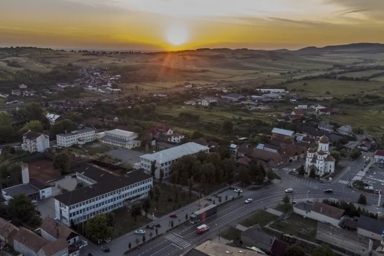 Traficul din Cluj, haos total. În Huedin, pietonii traversează cum pot, semafoarele sunt mai mult de decor iar șoferii stau blocați în cozi interminabile 