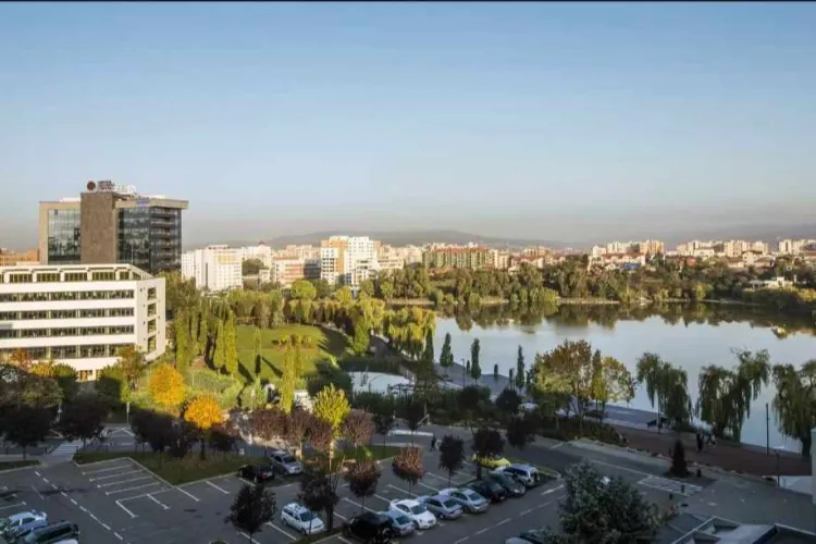 „E cel mai prost loc în care am locuit vreodată”. Prețuri piperate la chirii în această zonă a Clujului, dar la orice ploaie se umple parcarea de rahat