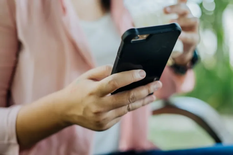 Scandal în autobuz în Cluj, din cauza vorbitului la telefon, fără a-l ține la ureche: „Vorbește mai tare să te audă și de pe Lună”- VIDEO