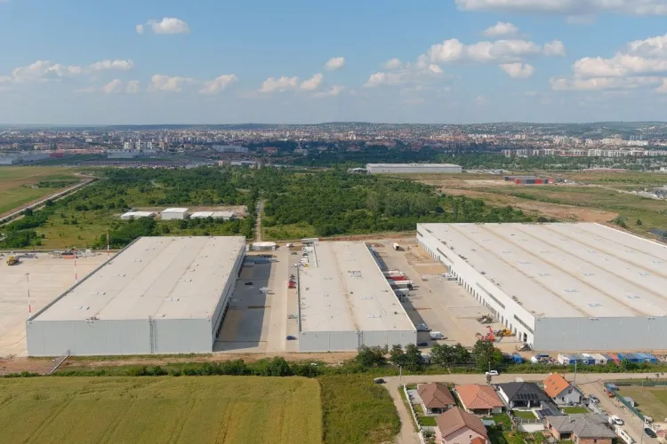 La Cluj se doarme, în timp ce la Oradea se muncește dis-de-dimineață! Terminalul cargo de la Aeroportul Oradea, finalizat