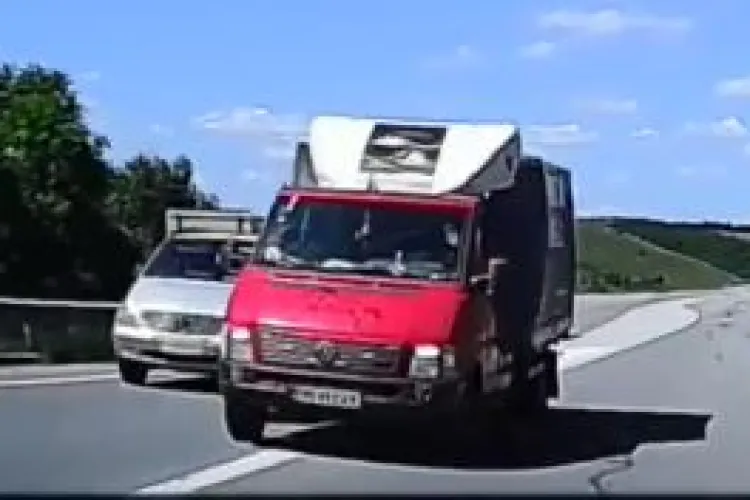 Depășire la un pas de catastrofă pe centura Clujului. Te-ai aștepta la mai mult de la un șofer de marfă FOTO VIDEO