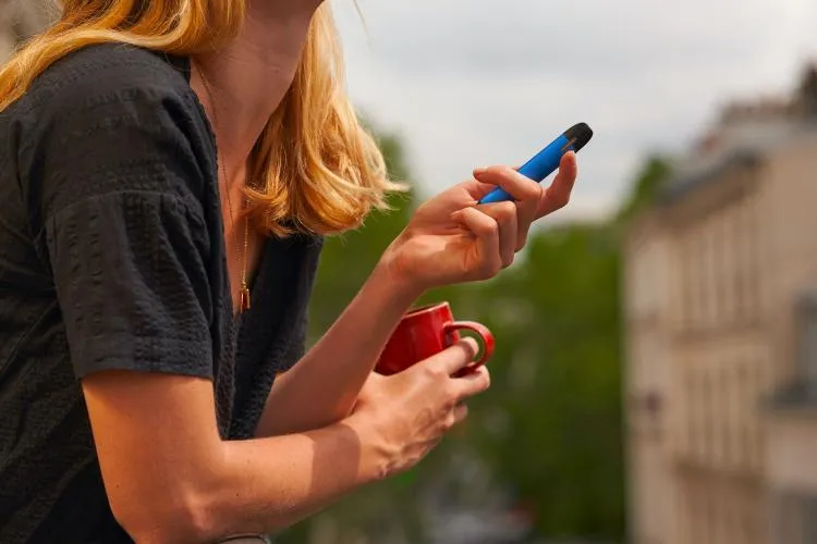 Nu vor mai exista reclame la țigări electronice. Măsuri stricte pentru protejarea tinerilor