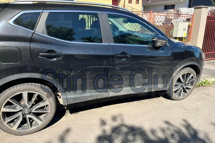 Vandalism la Cluj, pe Frunzișului! A zgâriat șapte mașini parcate pe trotuar, doar cele din alte județe. ”Ne-am plimbat de la o secție la alta” FOTO/VIDEO