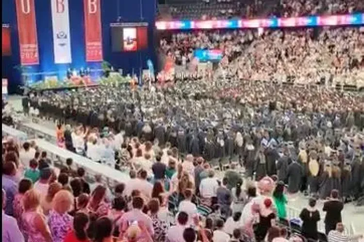 Mii de studenți și părinți au participat la Festivitatea de absolvire a celei mai mari facultăți din Romania, FSEGA UBB Cluj FOTO VIDEO 